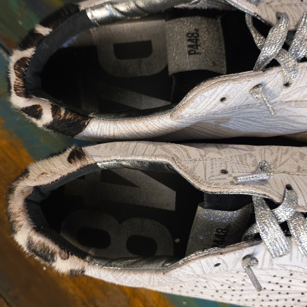 P448 John-W Dusty Giraffe Animal Back Tab Gray White Size 39- 9 Sneaker - Picture 9 of 11